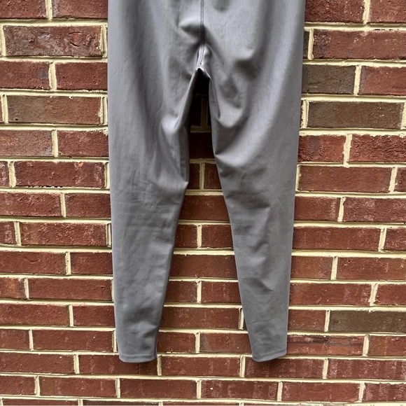 Peloton Grey Show Up Front Slit Leggings Size Large - Picture 7 of 9